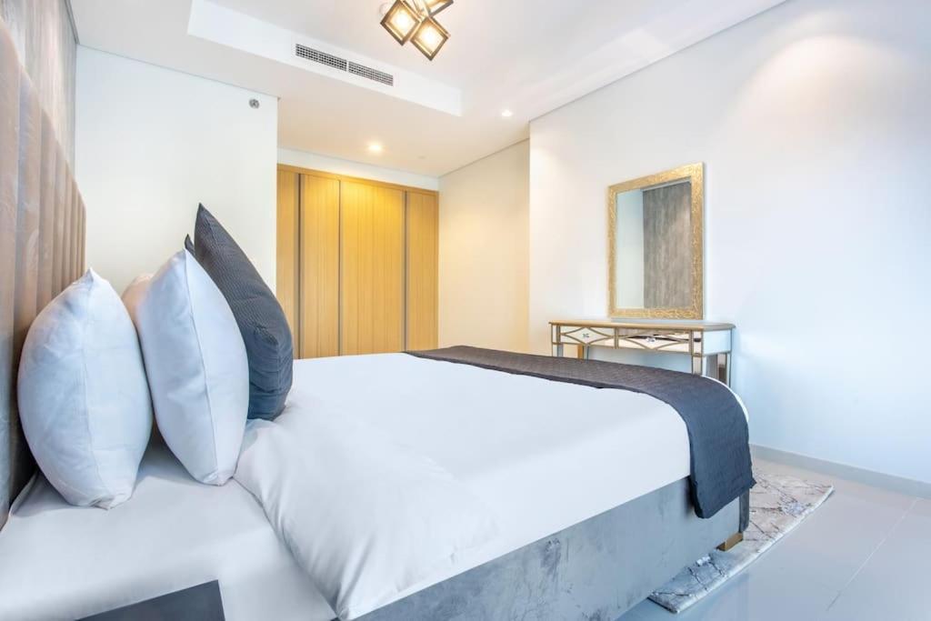 דובאי Paramount Hotel Midtown Flat With Burj Khalifa View מראה חיצוני תמונה